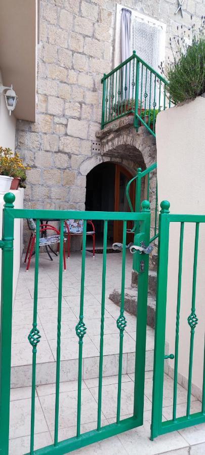 Apartment Old Stone House Lokva Rogoznica Bagian luar foto