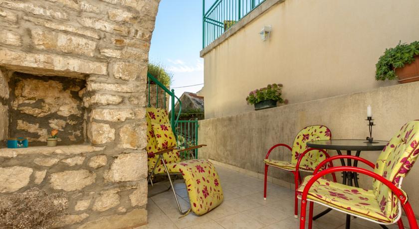Apartment Old Stone House Lokva Rogoznica Ruang foto